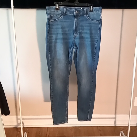 H&M Denim - H&M Ultra Highrise Stretchy W 17" R 11" I 28.5"